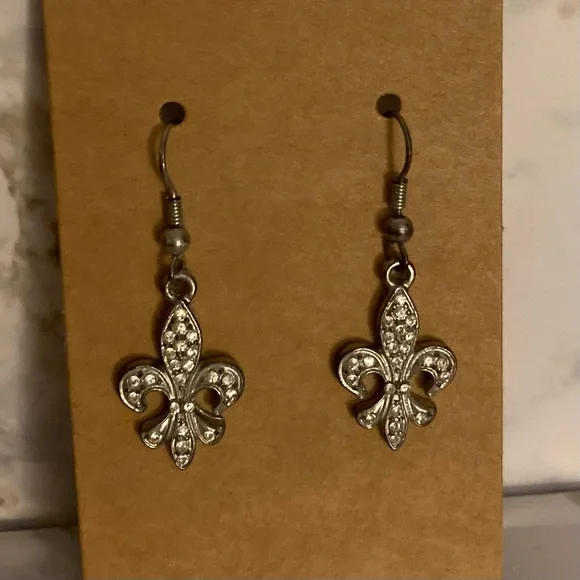 Fleur de Lis Silver Drop Hook Dangling Earrings New Orleans Cocktail Jewelry - Picture 7 of 12